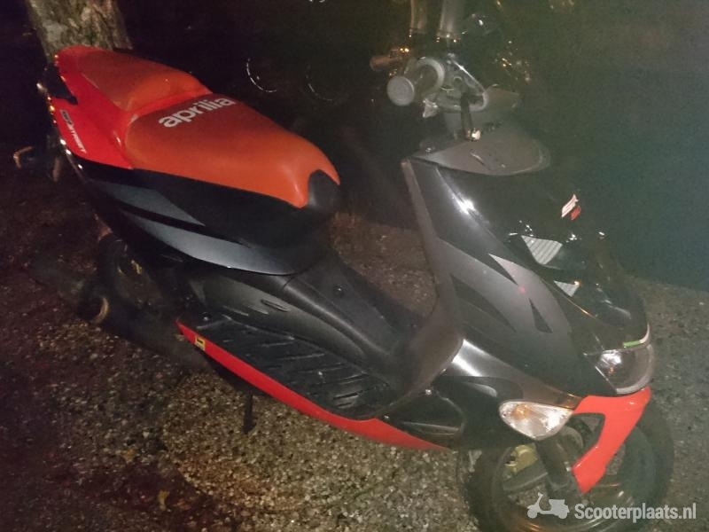 Aprilia SR Street rood